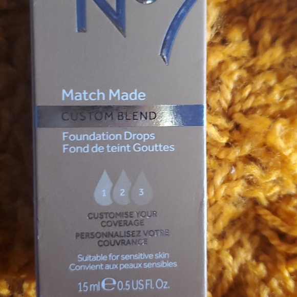 No. 7 MatchMade Premium Foundation drops - Picture 4 of 13